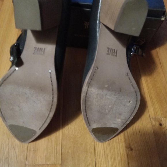 Frye Black Reed Shootie size 8 - Picture 4 of 4